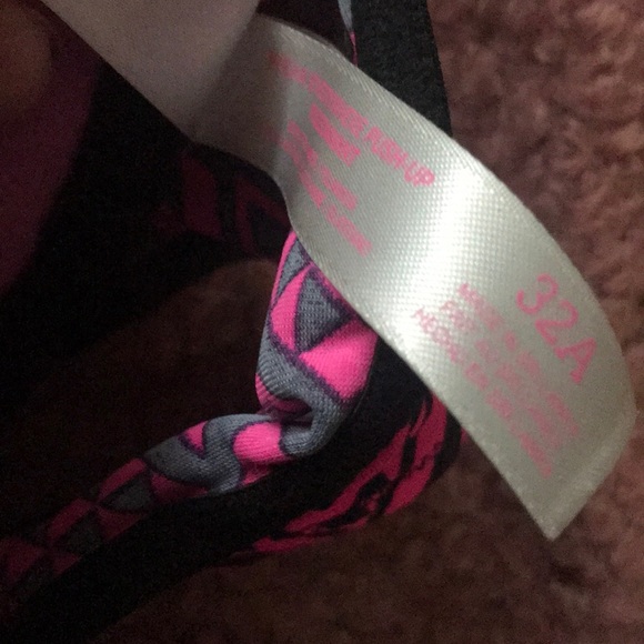 Victoria’s Secret 32A front snap - Picture 3 of 3